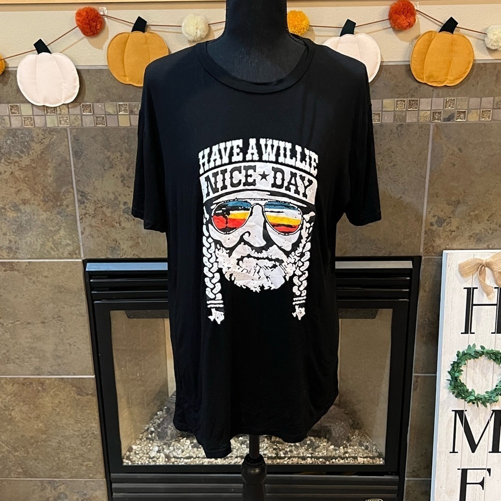 Black Willie Nelson shirt, size xl